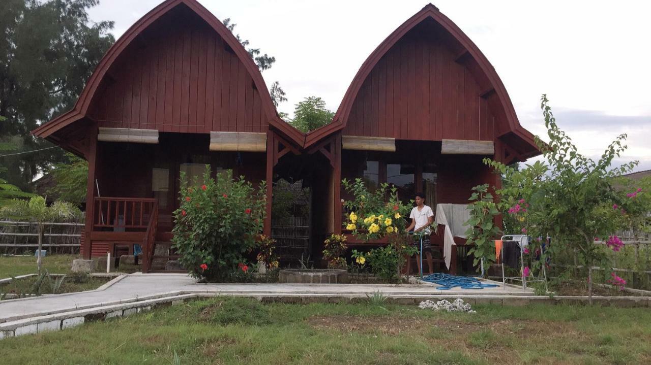 Lia Jaya Bungalows Gili Meno Exterior photo