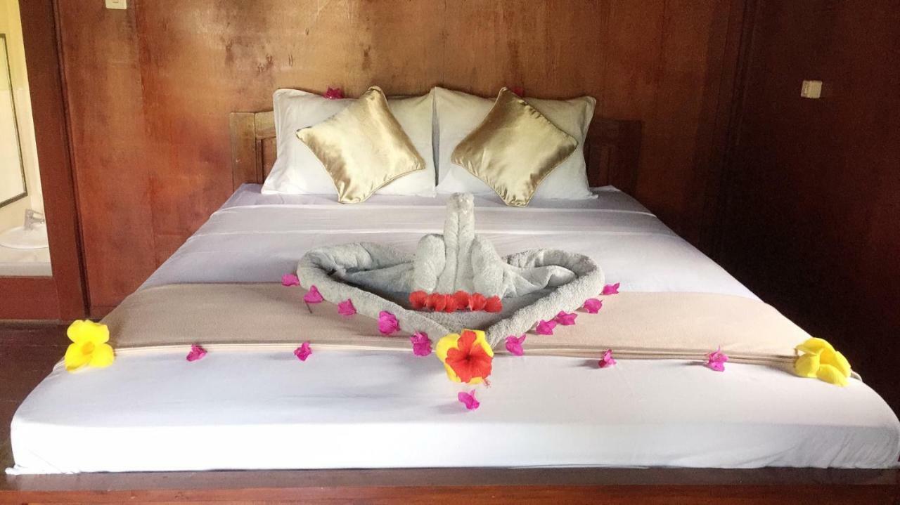 Lia Jaya Bungalows Gili Meno Exterior photo