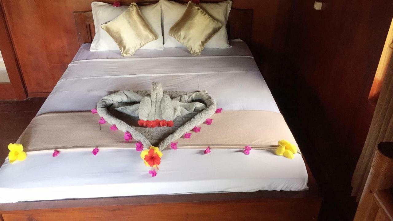 Lia Jaya Bungalows Gili Meno Exterior photo